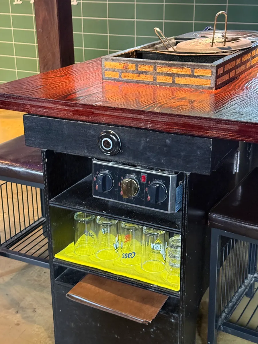 1st floor table seating at Supsok Oki Jip