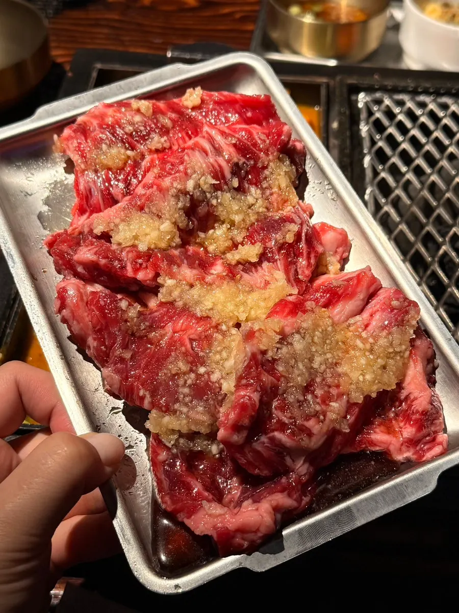다 구워진 소갈비 한 점