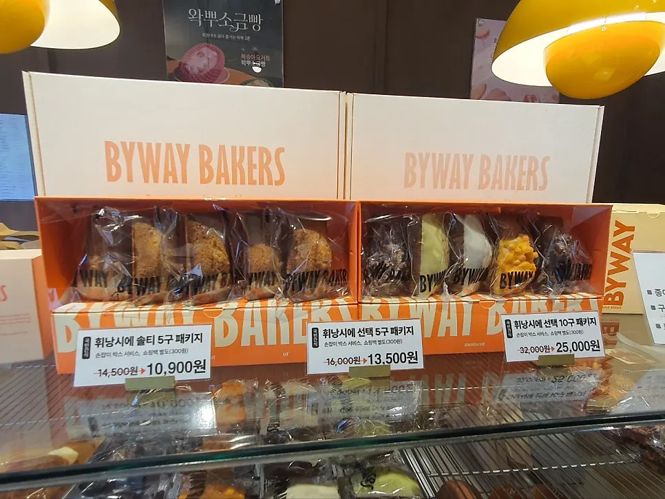 Multiple flavors of wakppu salt bread on display