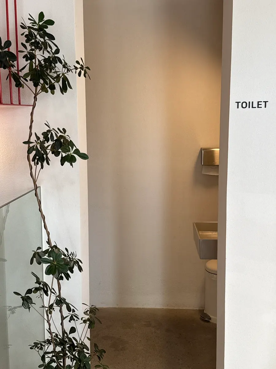 Sign for baby chairs and pet-friendly policy