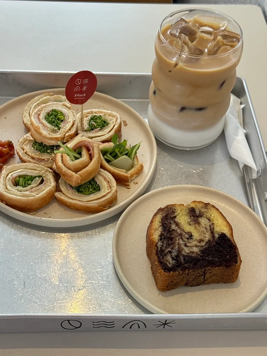 Drink in a chimney-shaped cup next to chimney gimbap