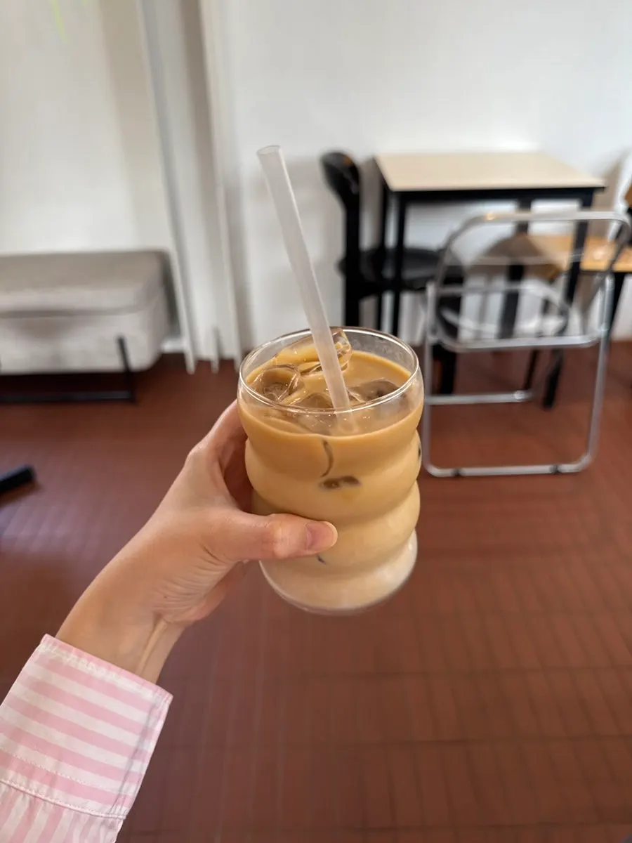 A glass of iced decaf latte