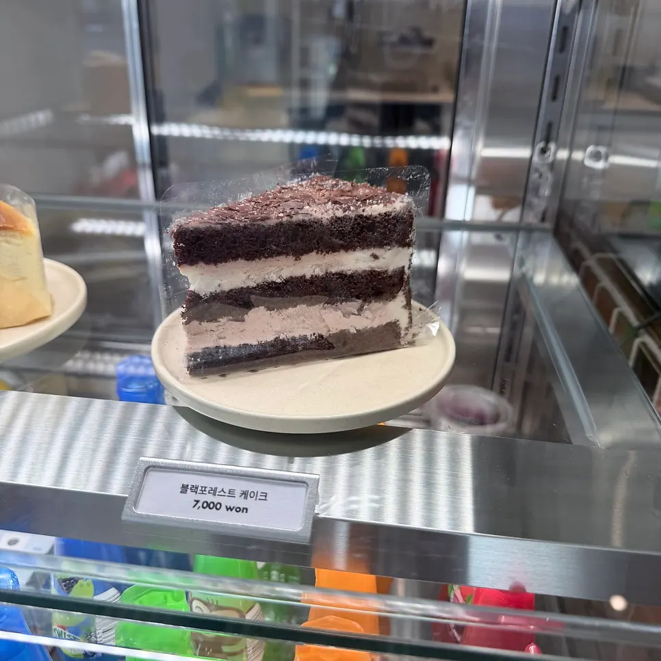 Slice of cake at Uisagye