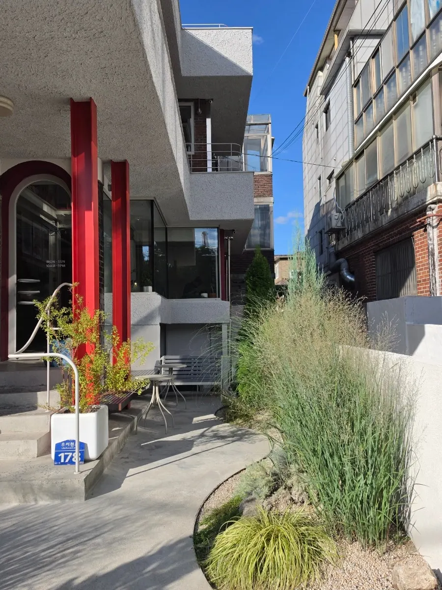 Exterior of Uisagye café, renovated from a house