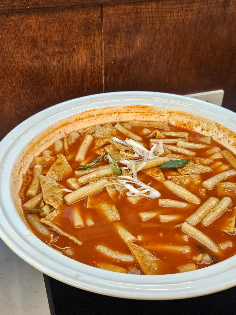 Tteokbokki at the self-serve bar