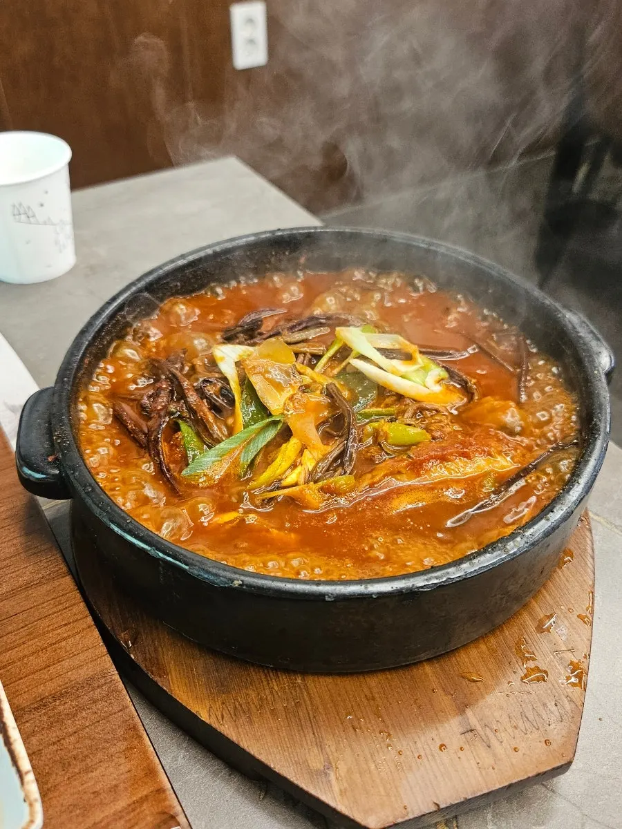 Fluffy rice cooked in the rice pot