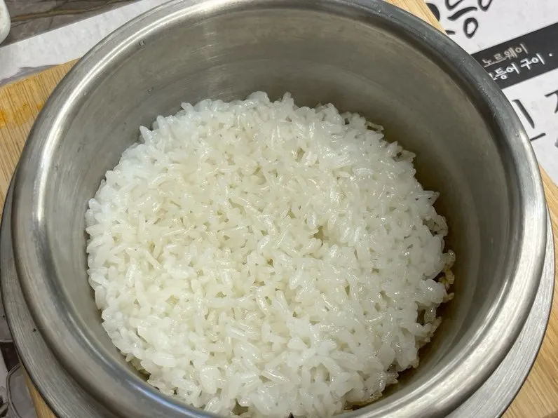 Glossy stone-pot rice