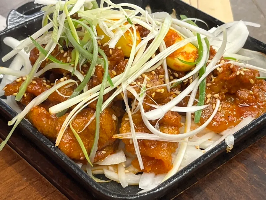 Wood-fired pork rice-pot set topped with scallion strips