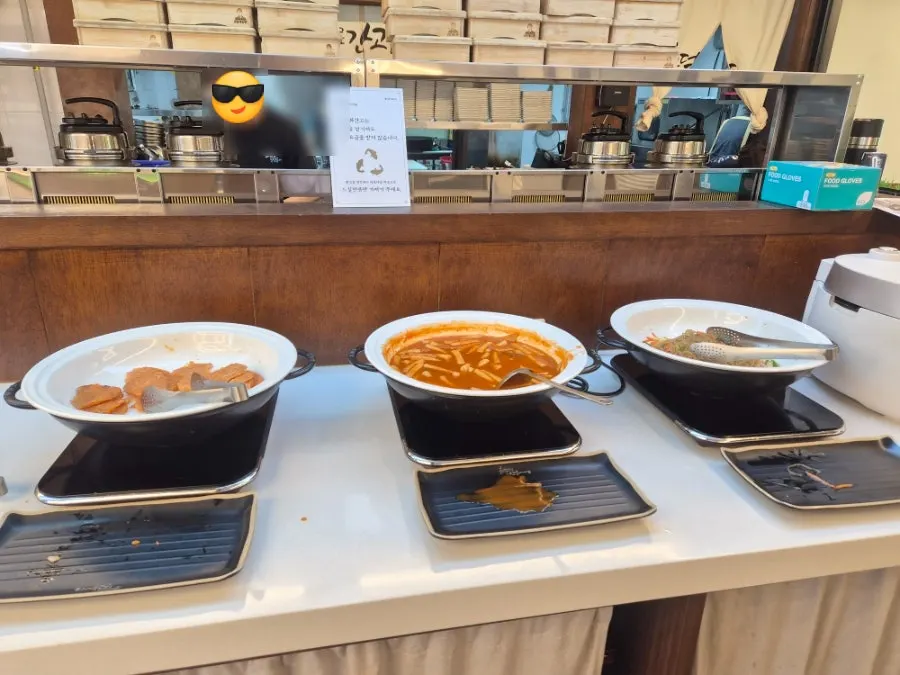 Tteokbokki station at the self-serve bar