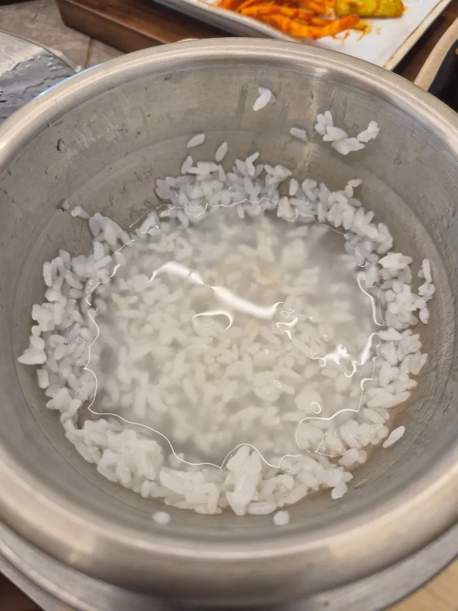 Sungnyung made by pouring water into the rice pot