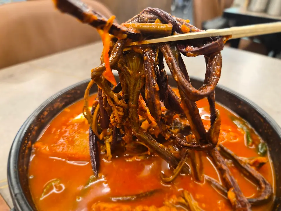 Braised mackerel soaked in sauce