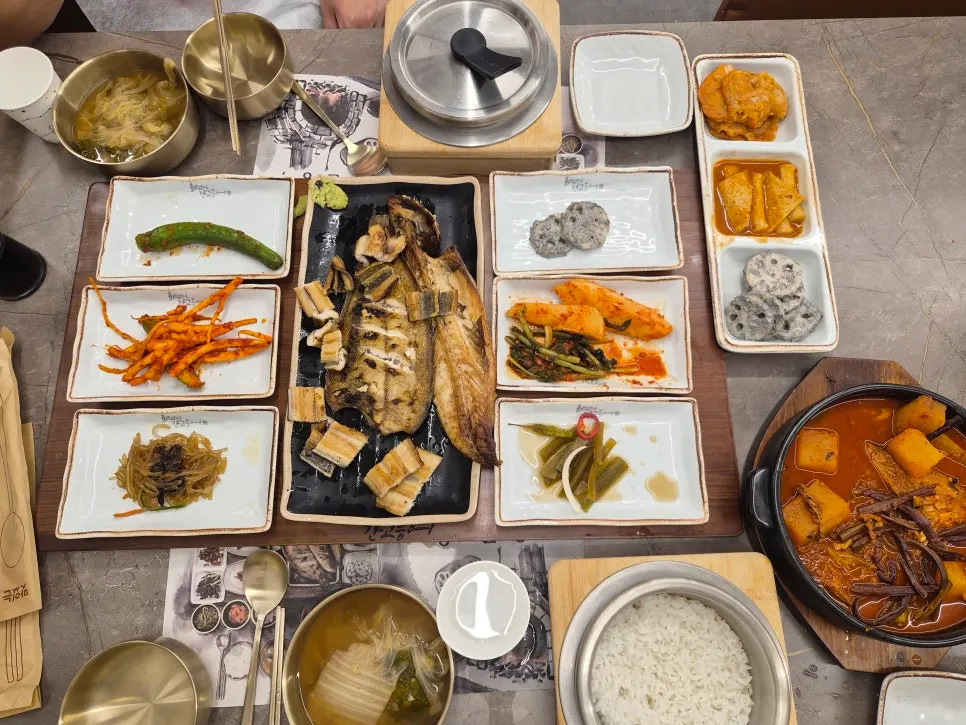 Neatly arranged side dishes