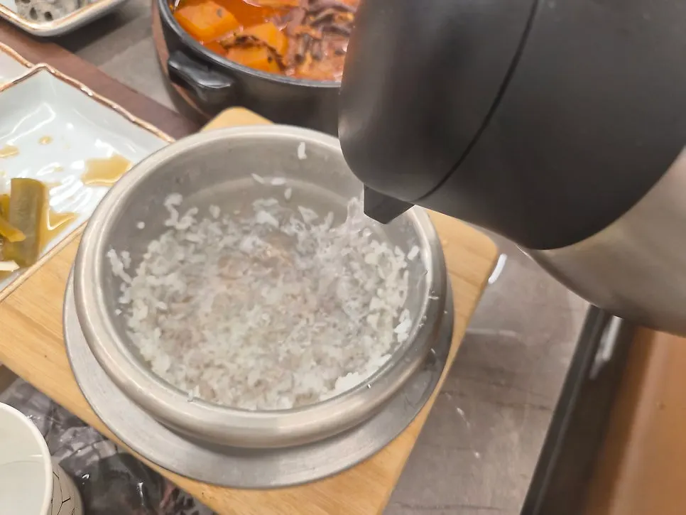 Warm stone pot rice