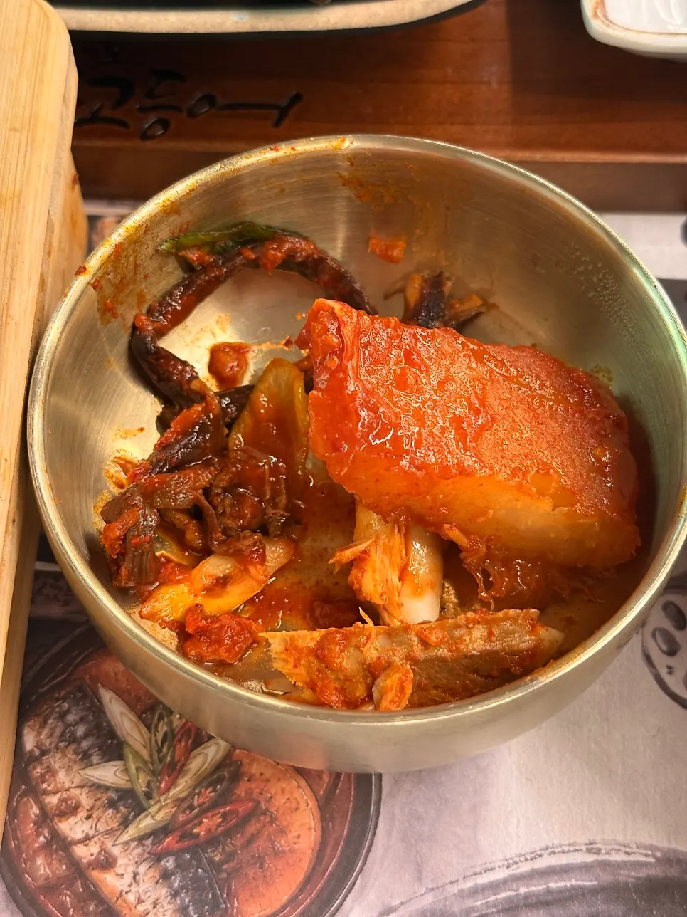 푹 익은 무와 고등어조림 클로즈업