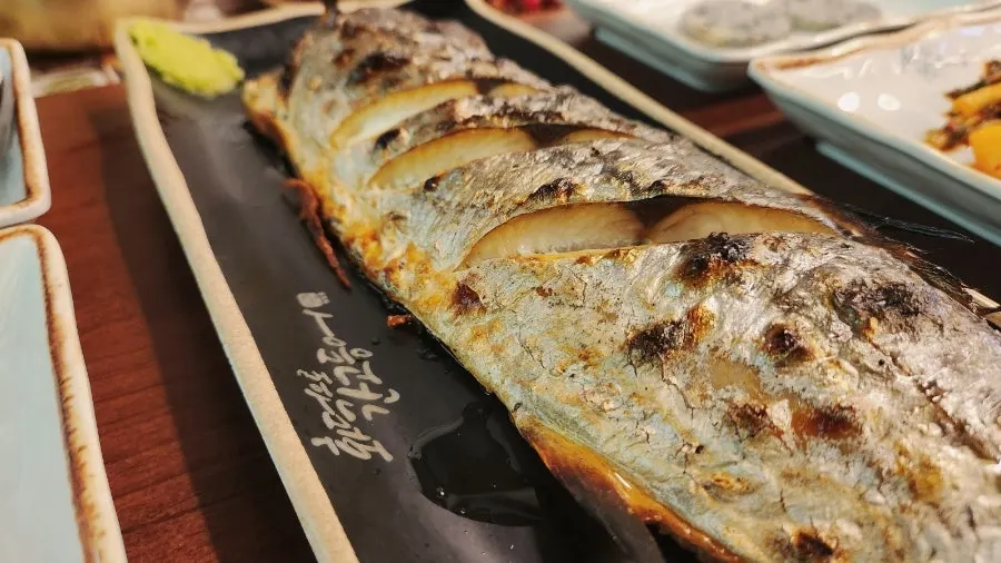 화덕에 구운 삼치구이 솥밥정식 한상