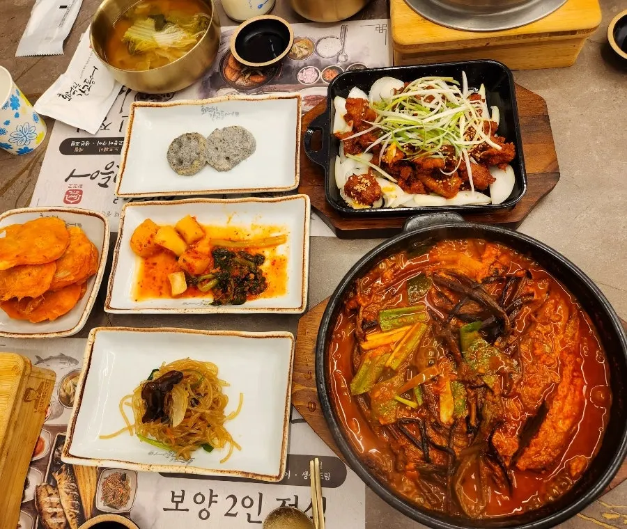 기본으로 나오는 따끈한 솥밥
