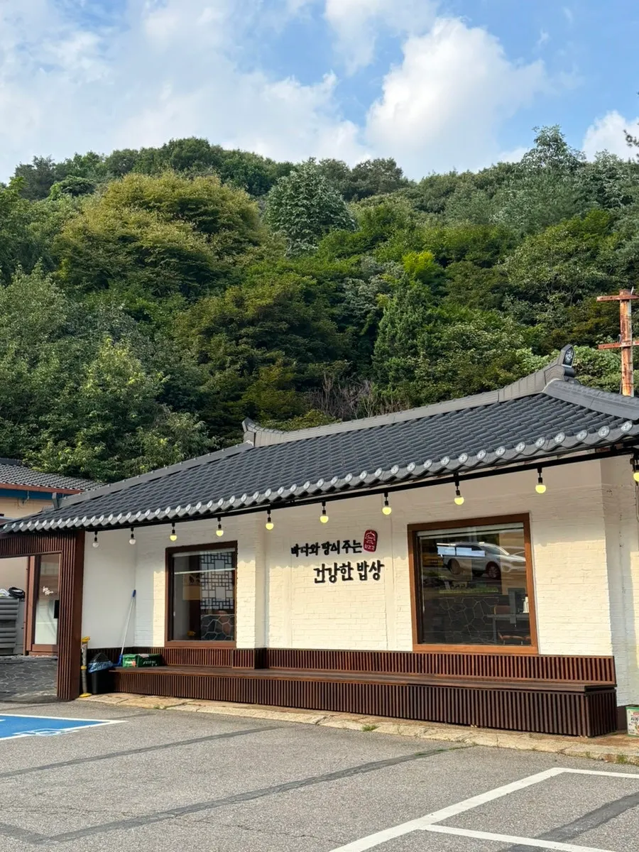 Hwadeogeuro Gan Godeungeo Baegun Lake Branch information