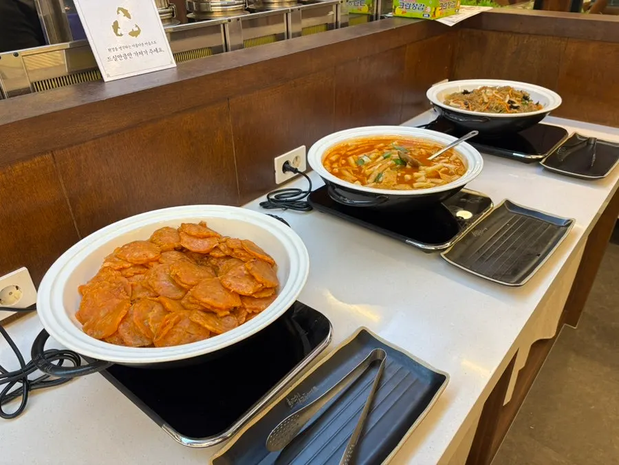 Self-serve bar with wrap vegetables and basic sides