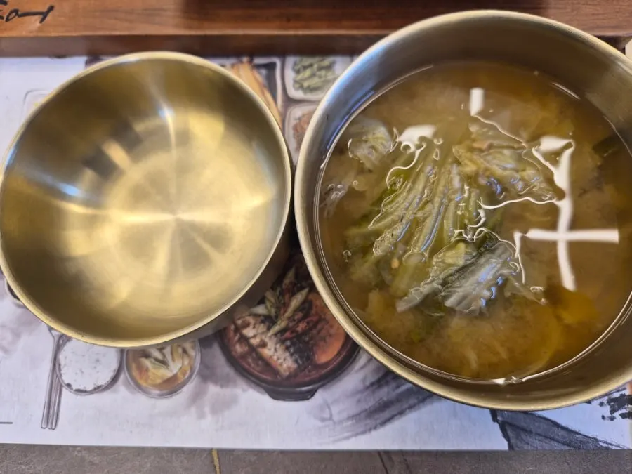The ordered pot-rice set meal spread