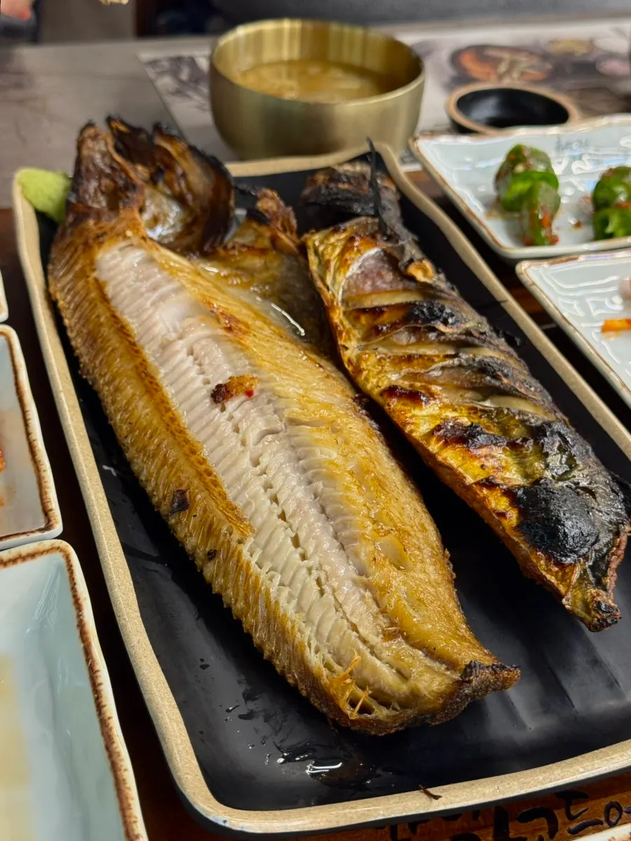 알맞게 구워진 생선구이