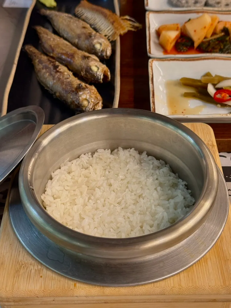 생선구이와 함께 먹는 솥밥