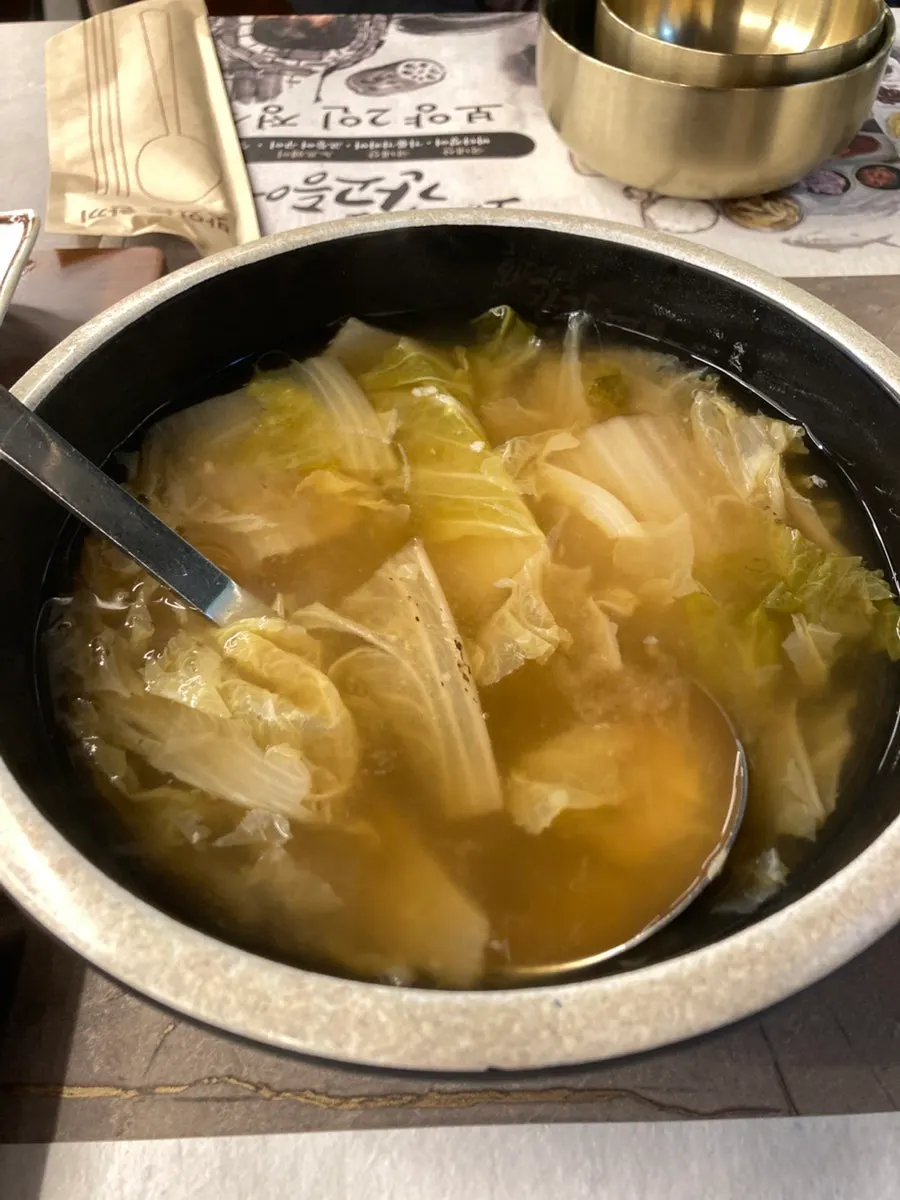 다양하게 주문한 솥밥 정식