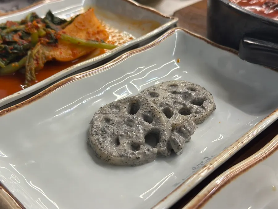 살이 두툼한 기름가자미와 고등어구이