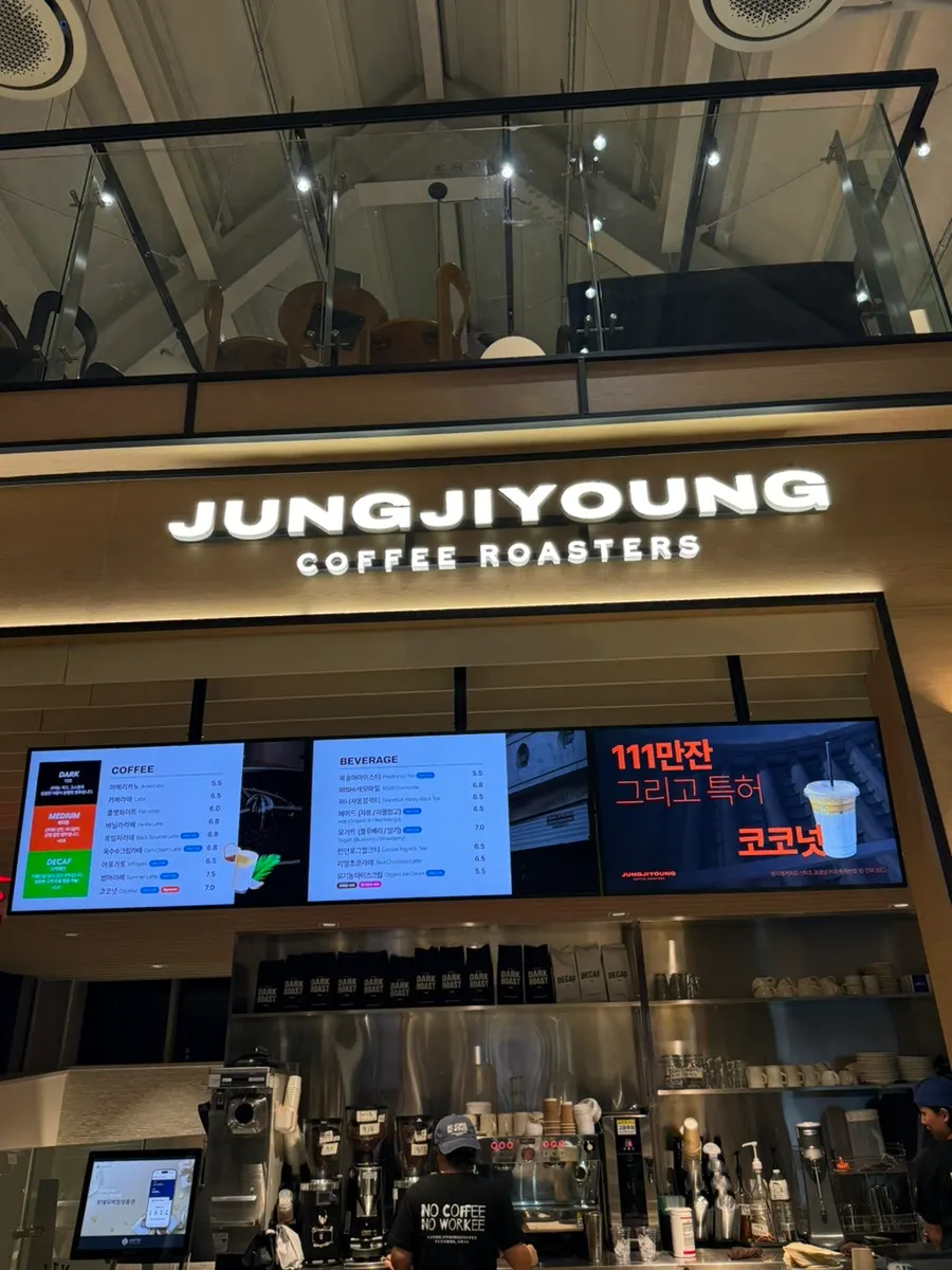 Exterior of Jeong Jiyoung Coffee Roasters Uiwang Branch