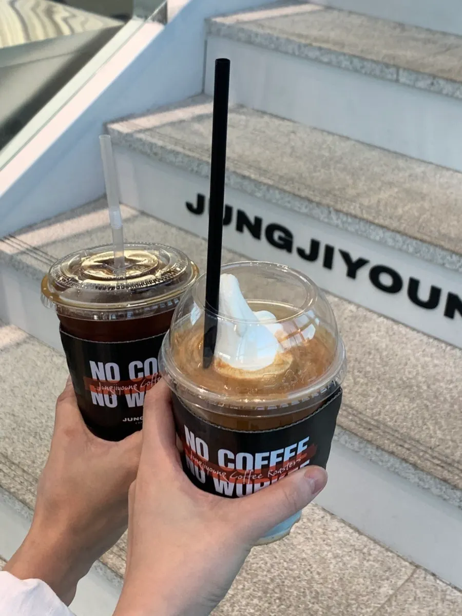 Ice cream latte and decaf iced americano in disposable cups