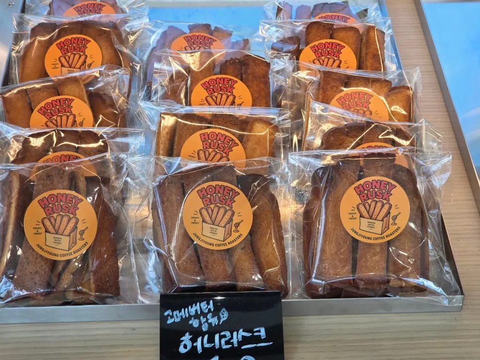 진열된 디저트 쇼케이스