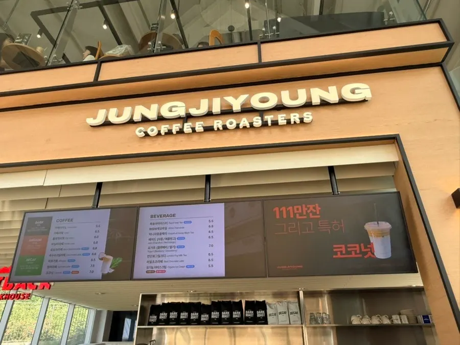 Menu board at Jeong Jiyoung Coffee Roasters Uiwang branch