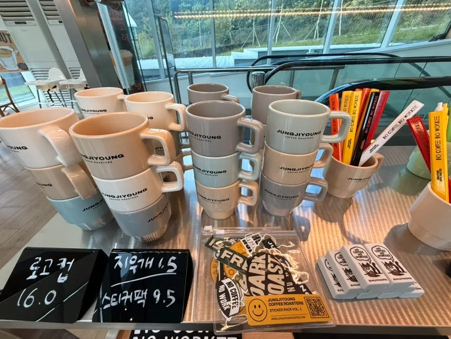 Stationery and cup goods on display shelves