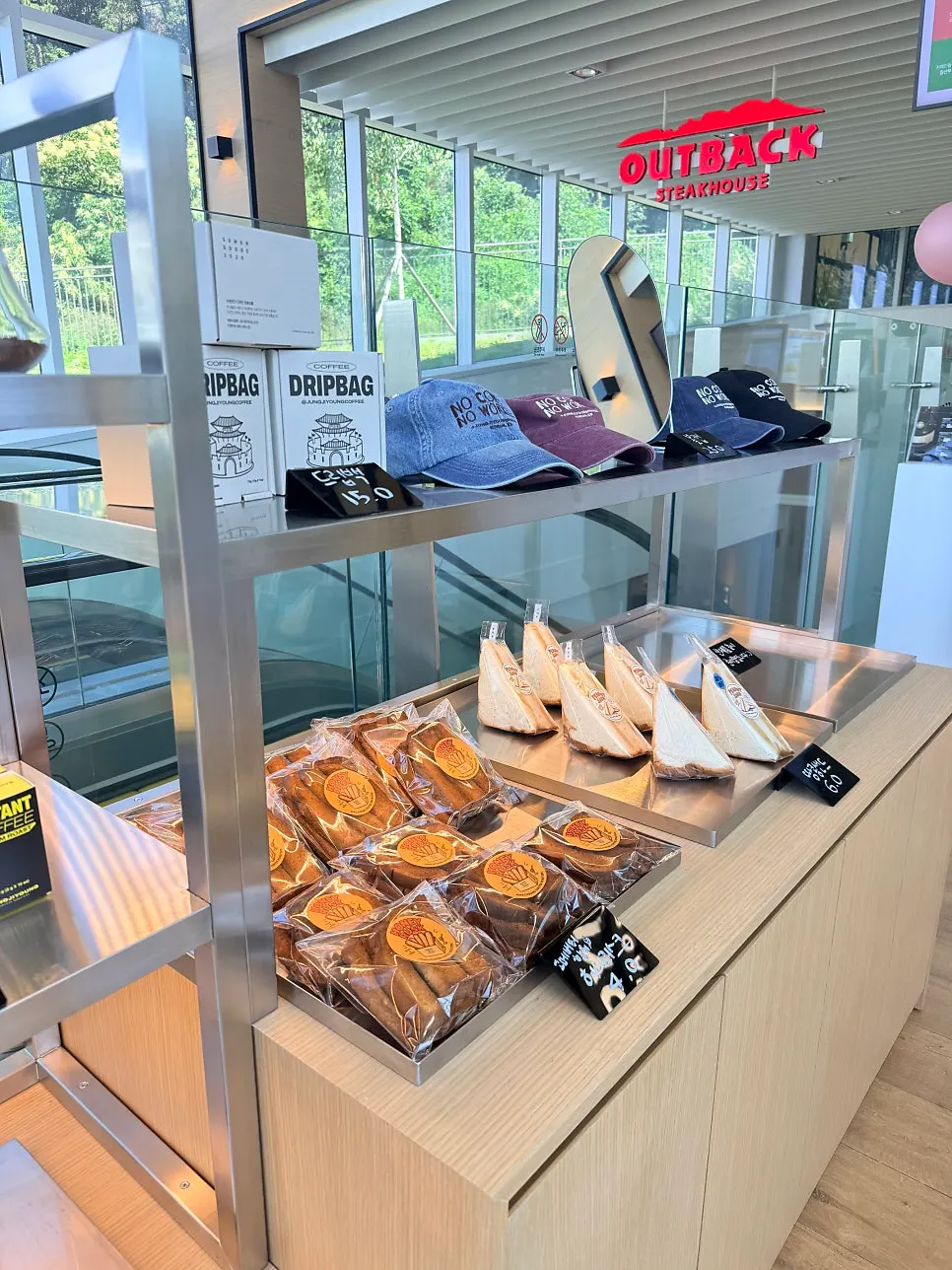 Display corner for bottled drinks and desserts