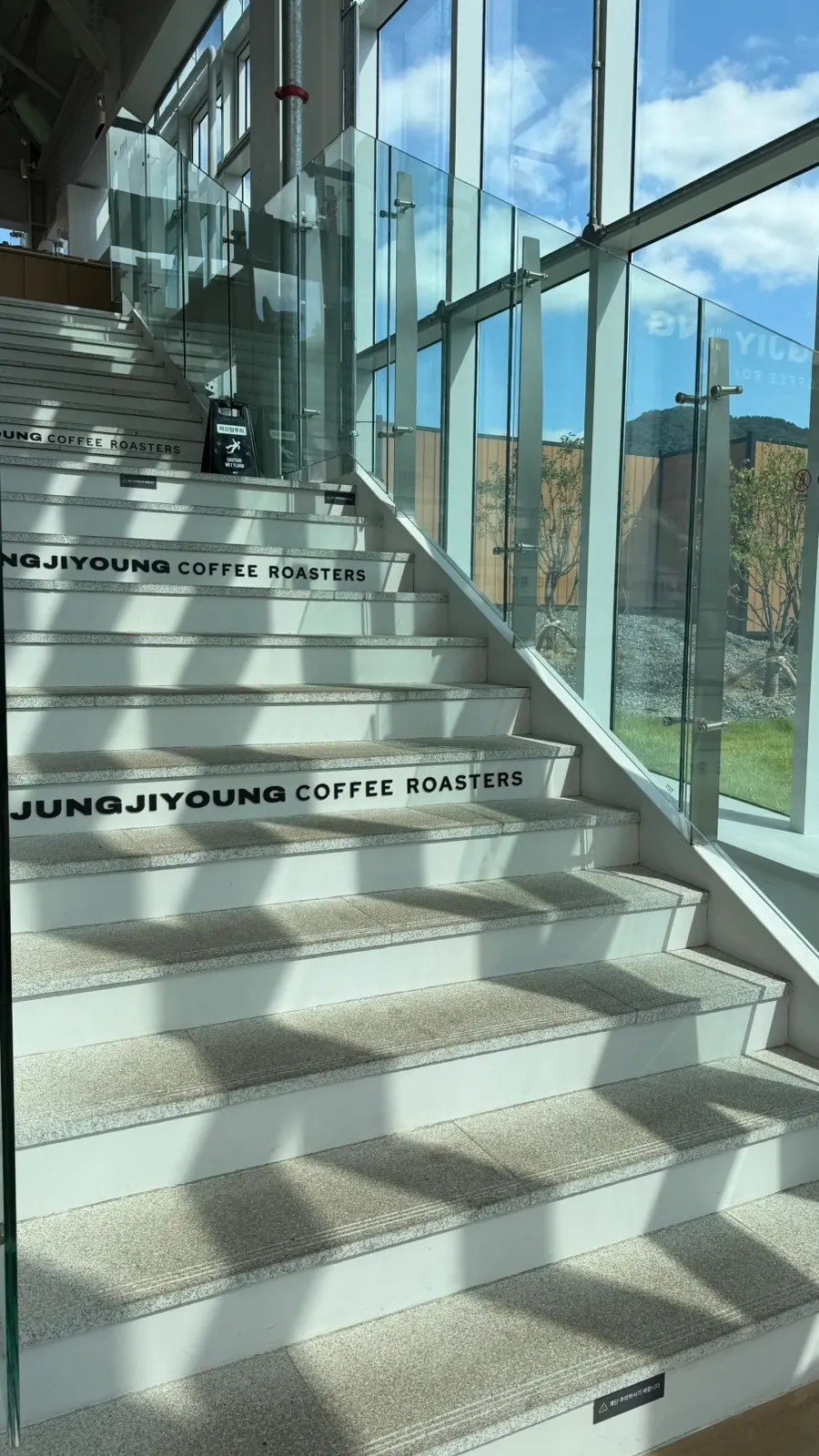 Jeong Jiyoung Coffee Roasters store information