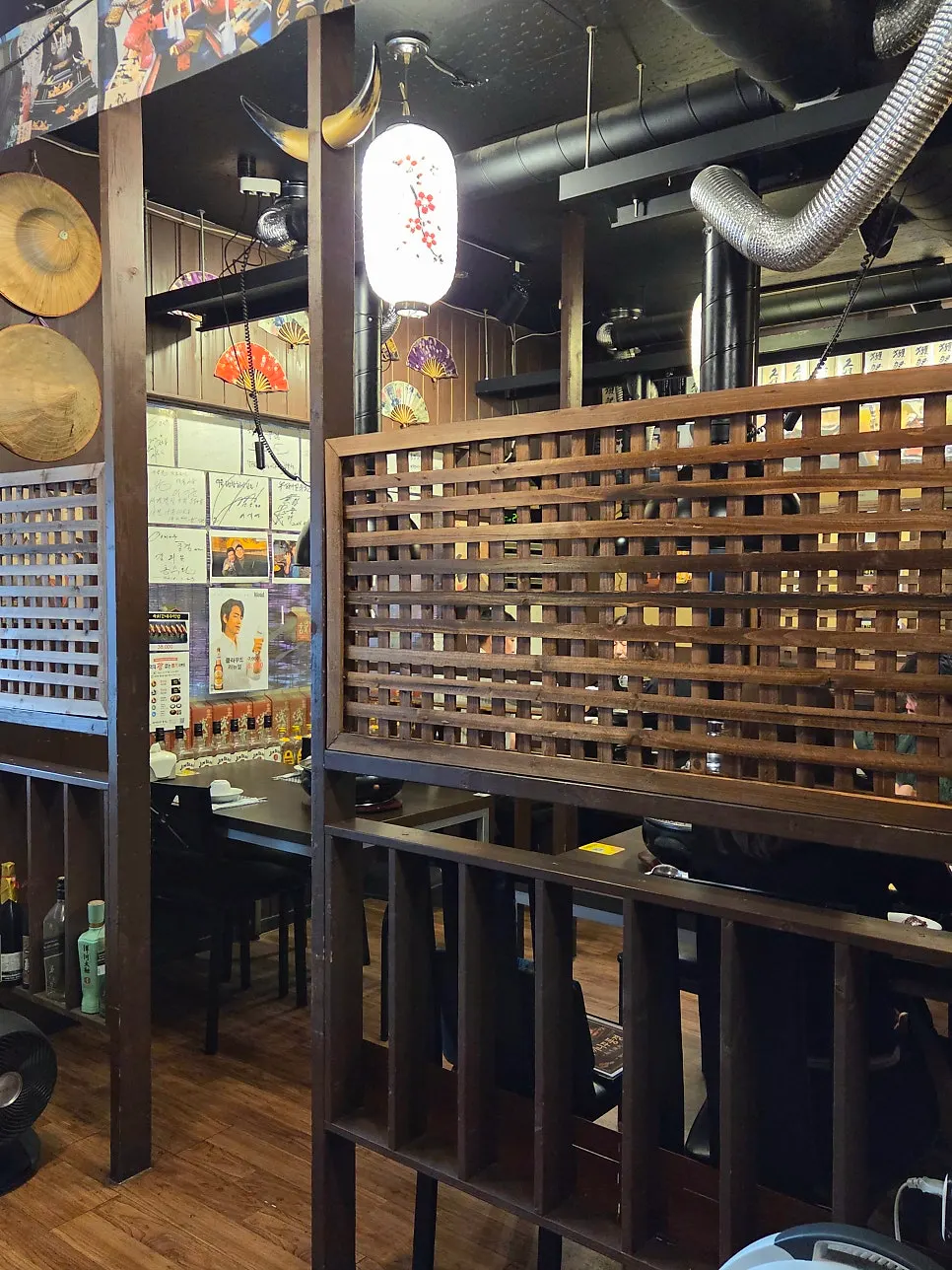 Full view of the Yakiniku Pungyeong interior