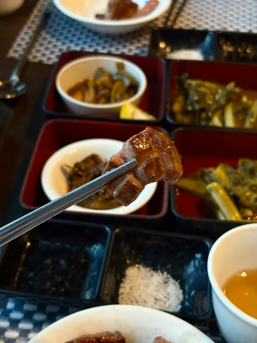 숯불에 구워지는 눈꽃갈비살