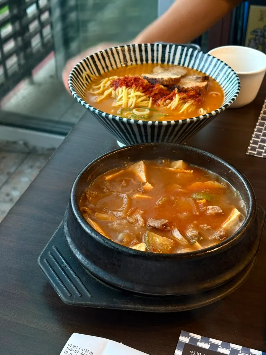 레몬과 파를 곁들인 우설 구이