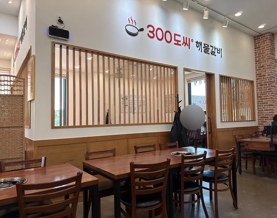 계산대 안쪽 애견동반 가능 테이블 구역