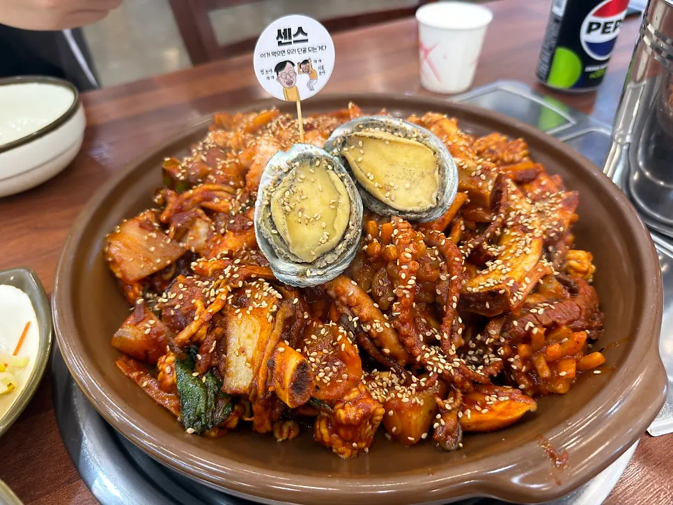 전복 두 마리가 올라간 해물등갈비찜 2인