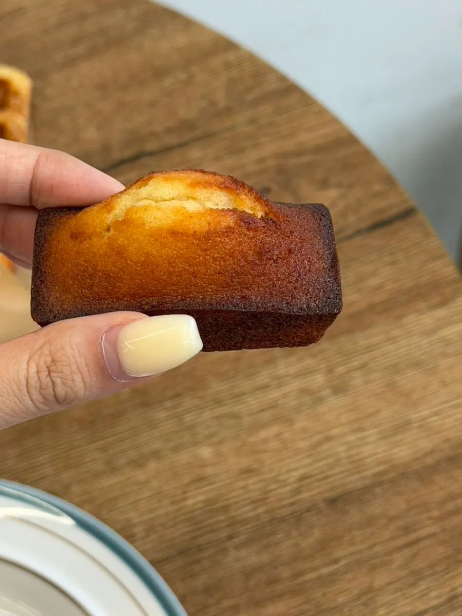 Financiers served on a plate