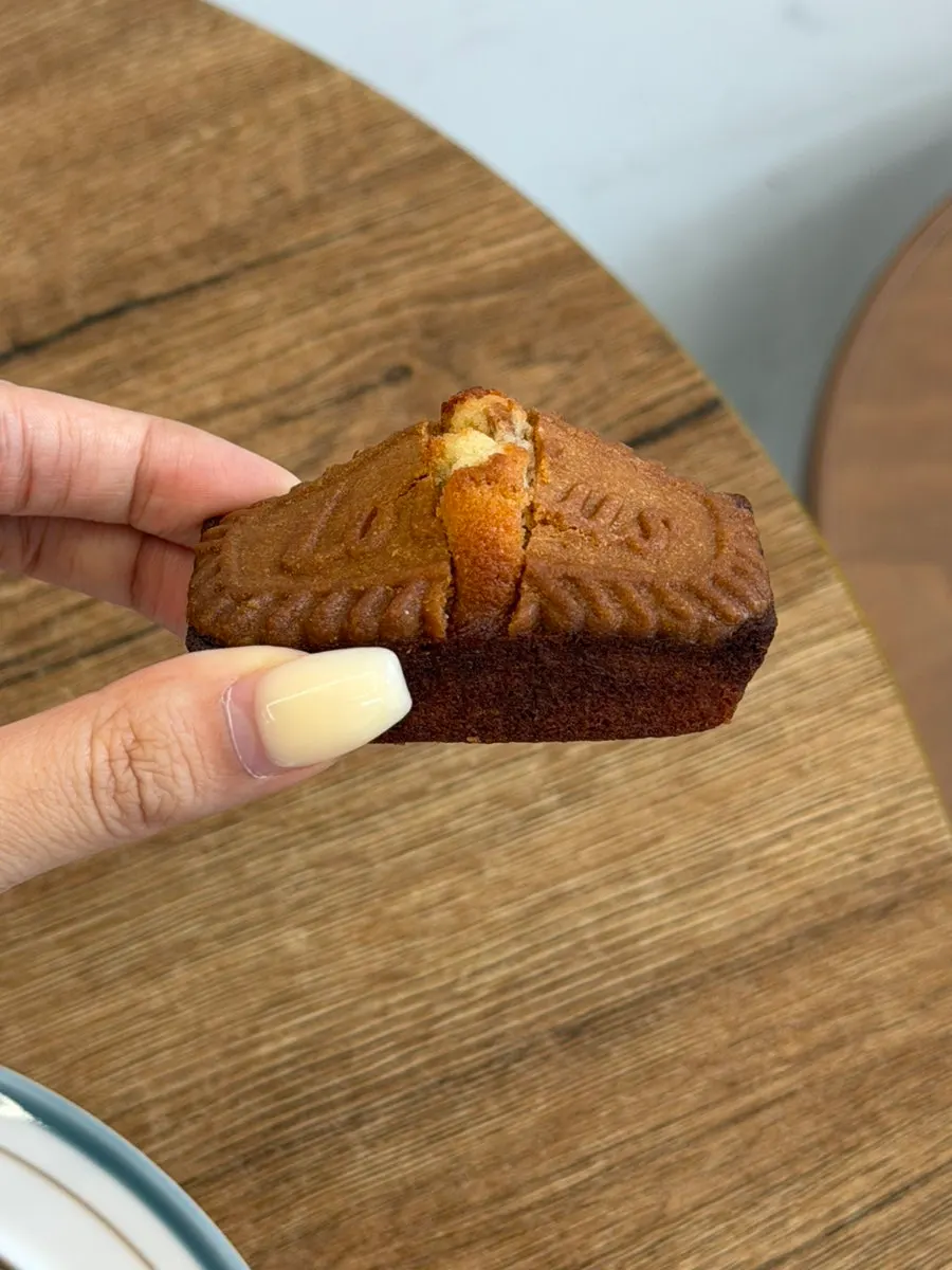 Plain financier
