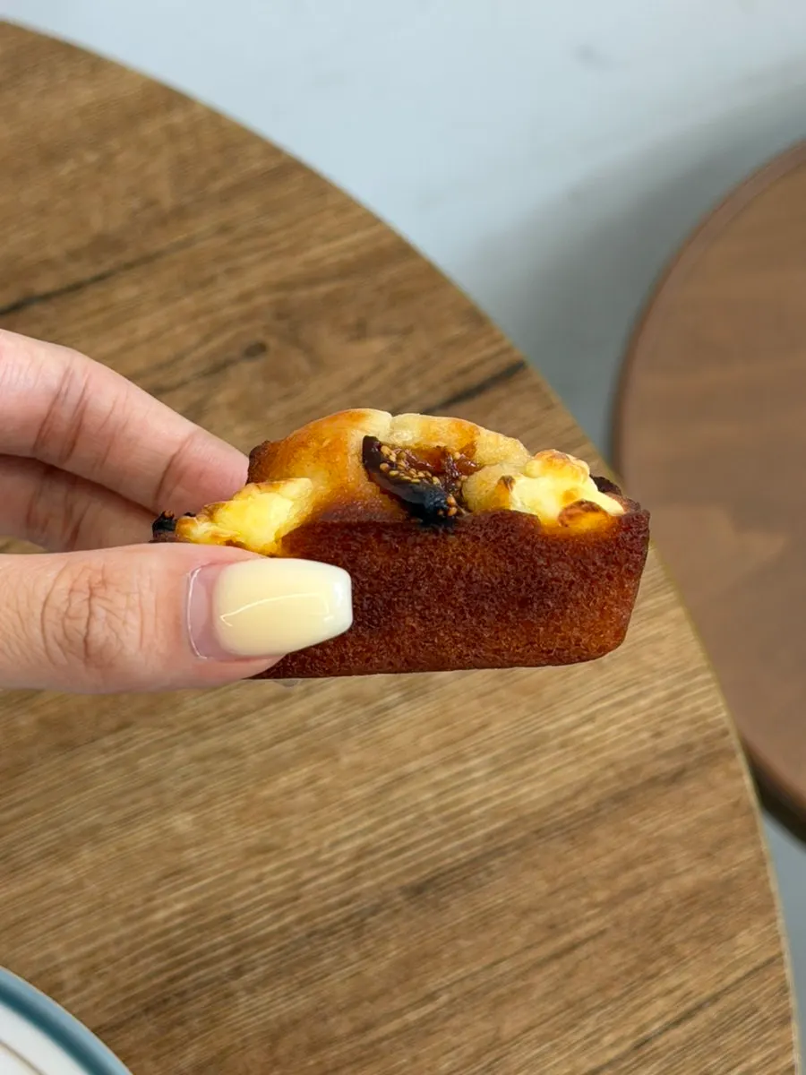 Dried fig financier