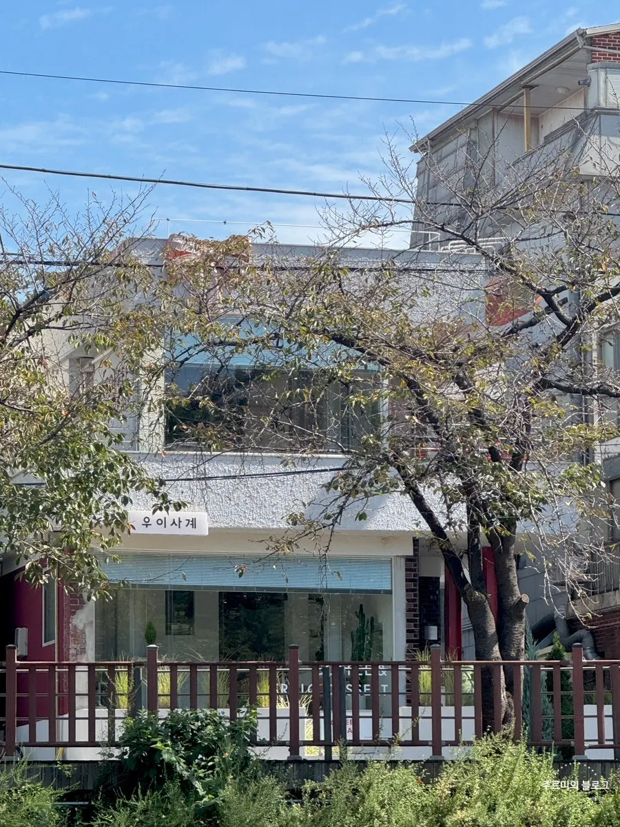 Uisagye’s red-brick exterior