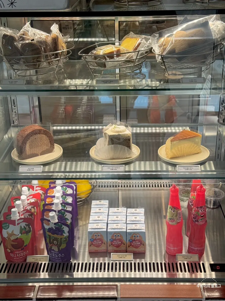 Uisagye desserts and children’s drink menu