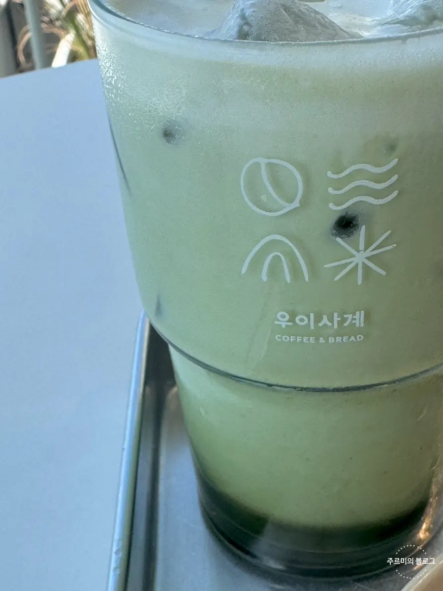 Matcha latte and chimney gimbap ordered after exercise