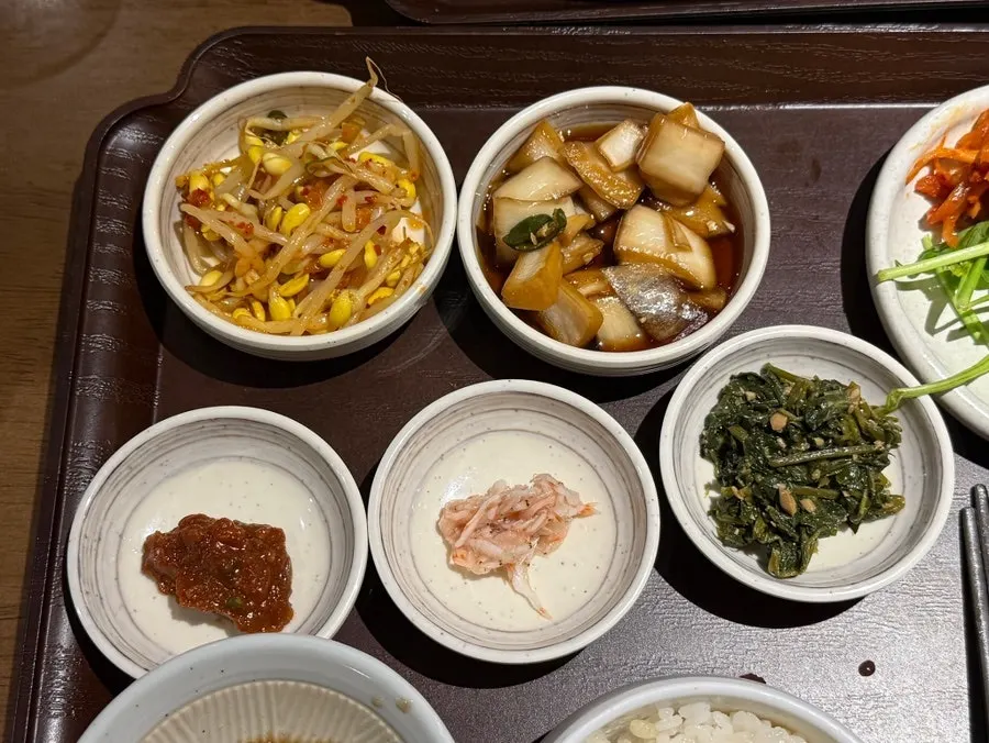 보쌈한상에 함께 나온 밑반찬