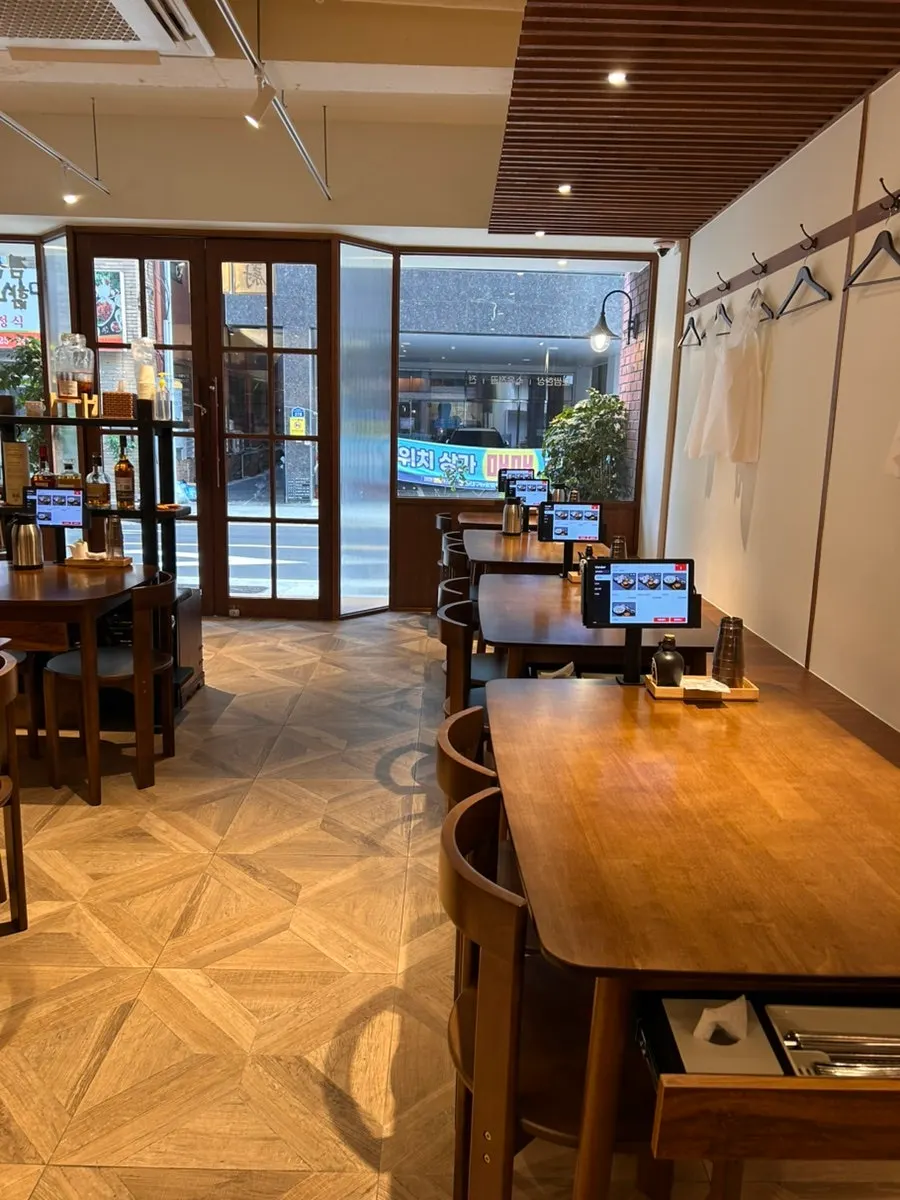 Uldong Bossam interior decorated with old calligraphy paintings and wood