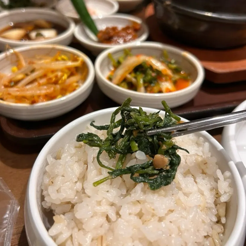 Doenjang-seasoned herb side dish