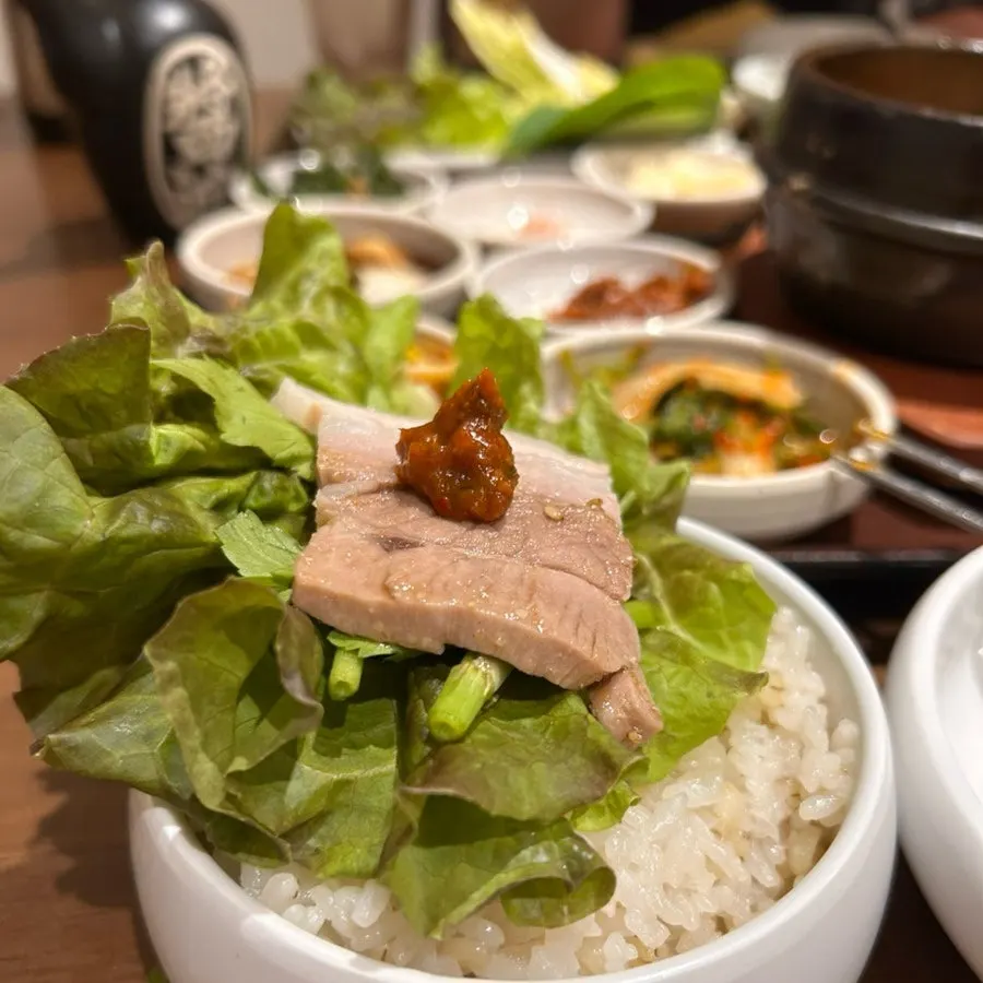 Plate of refillable wrap vegetables