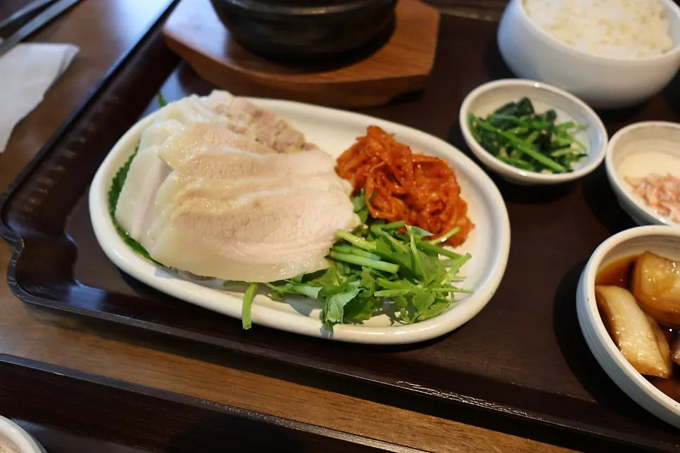 Bossam set served with rice and chadol doenjang stew